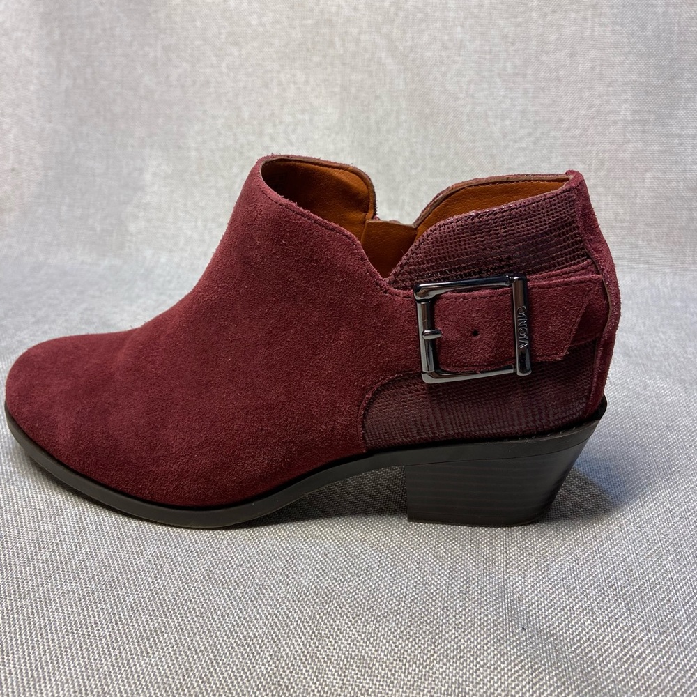 - Vionic Suede  Leather Short Boots Size 6,5